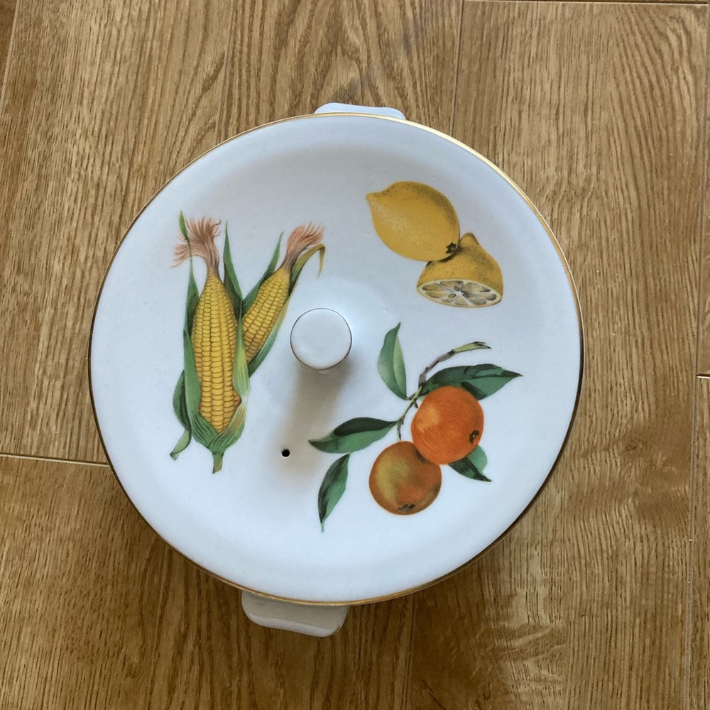 "EVESHAM"  Serving Dish, True Porcelain Oven to Table . Royal Worcester